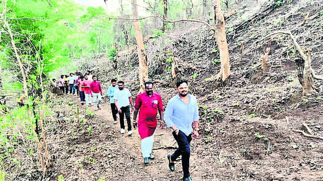 కొండలెక్కి.. వాగులు దాటి2