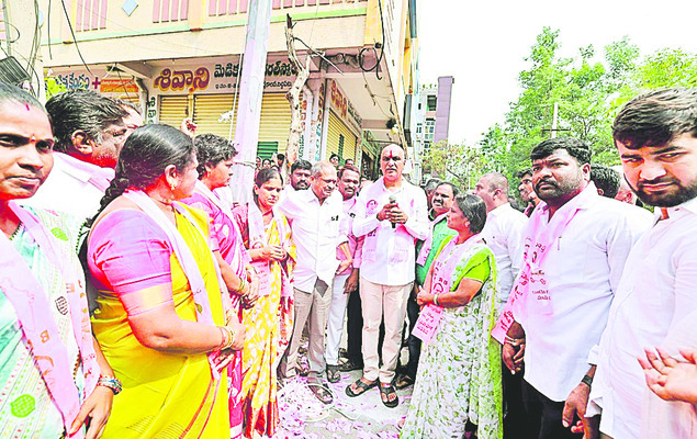 వాహనాలన్నీ ఓరుగల్లు వైపే1