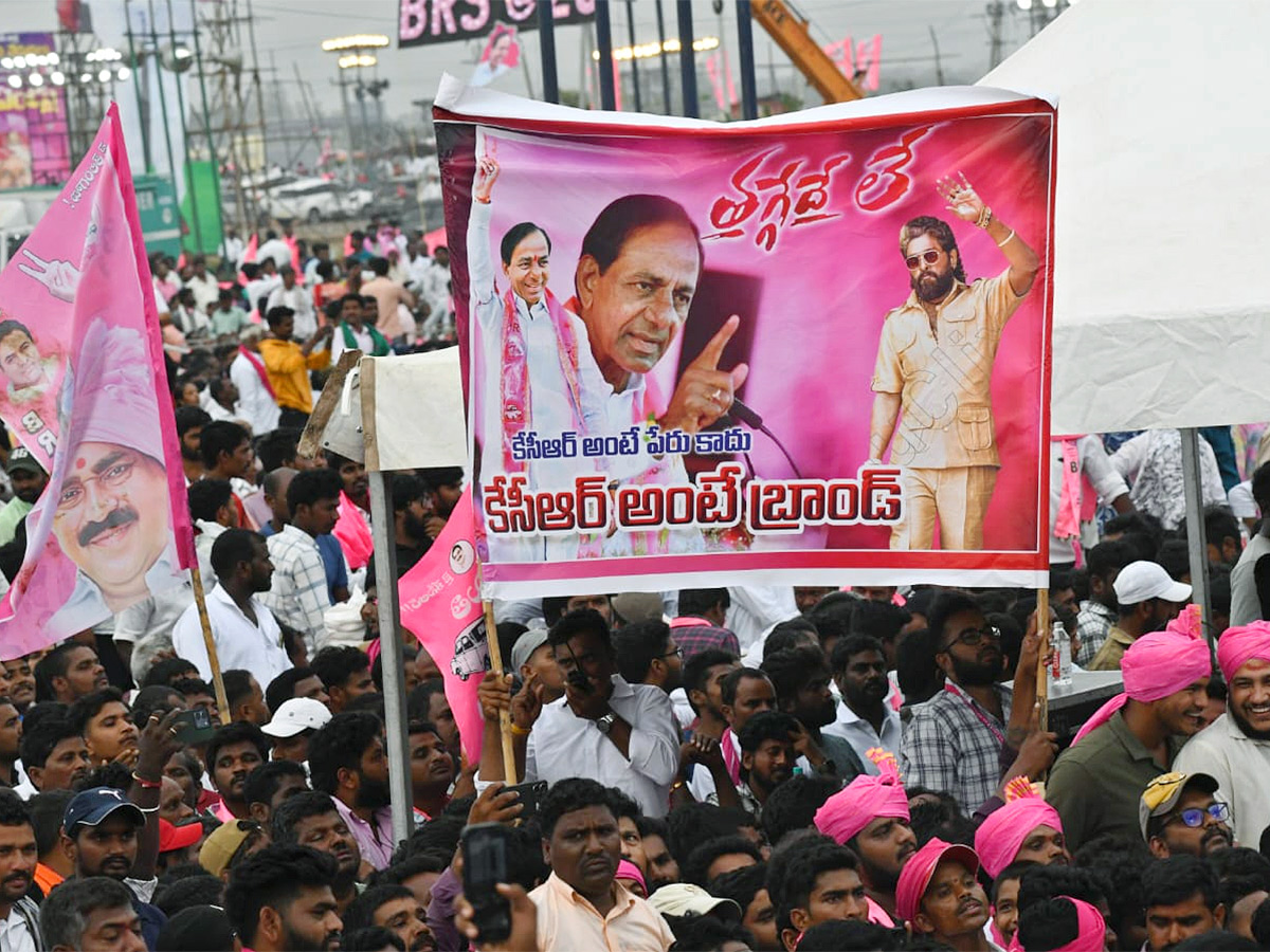 KCR Fire On BRS Public In Rajathotsavam Photos13