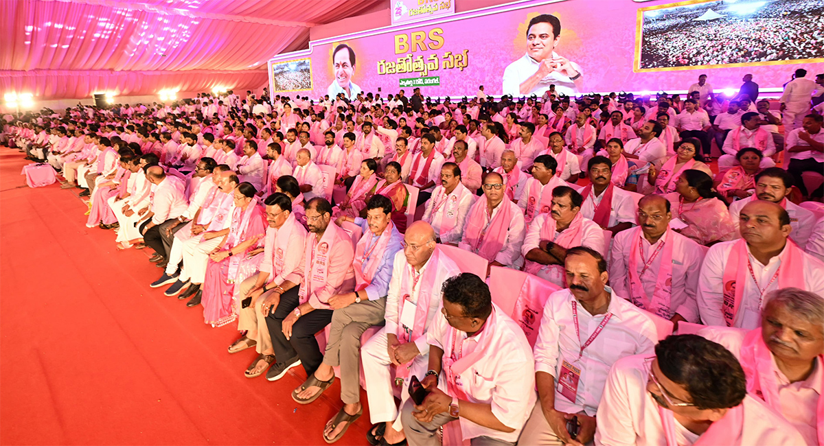 KCR Fire On BRS Public In Rajathotsavam Photos18