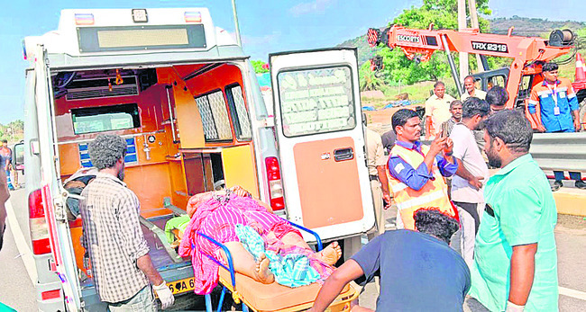 తిరుమలకు వెళ్లి వస్తూ.. తిరిగిరాని లోకాలకు
3
