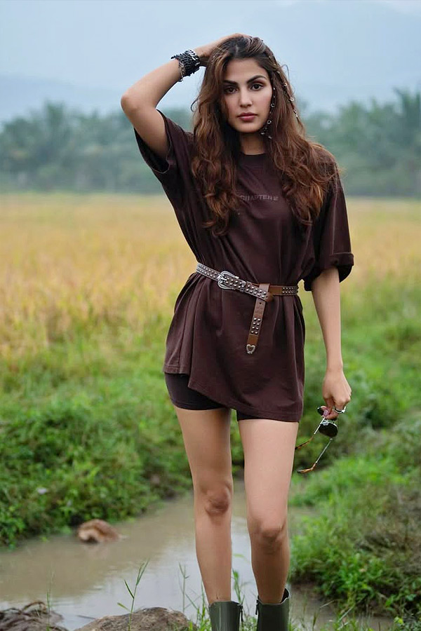 Rhea Chakraborty Made Some New Friends Photos5