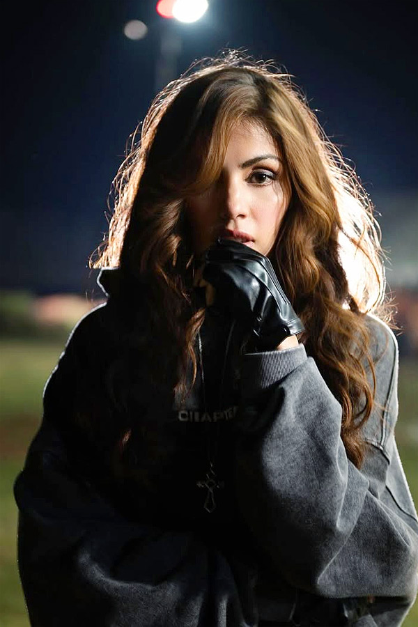 Rhea Chakraborty Made Some New Friends Photos9