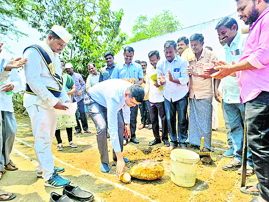 ఉపాధిలో మూడో స్థానం 1