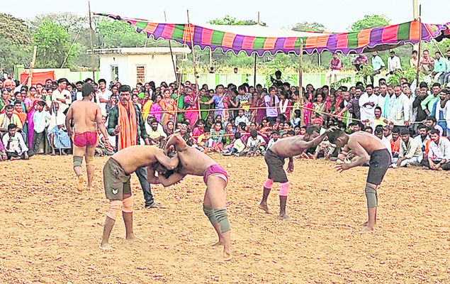అలరించిన కుస్తీ పోటీలు 1