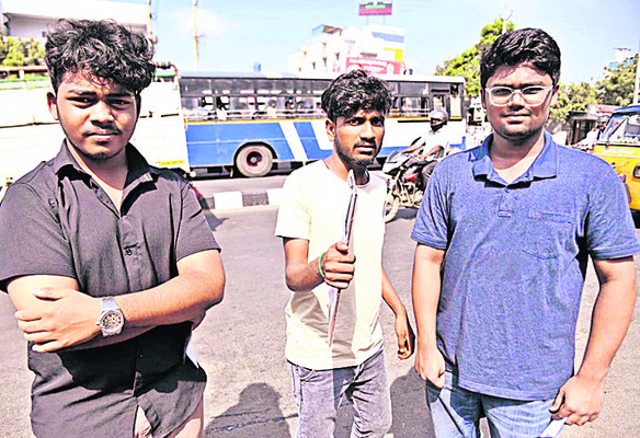 ‘జేఈఈ’ పరీక్షకు నిమిషం ఆలస్యం1