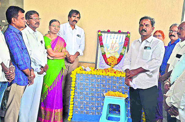 ‘ఉపాధి’ కూలీలకు వేసవి భత్యం ఇవ్వాలి1