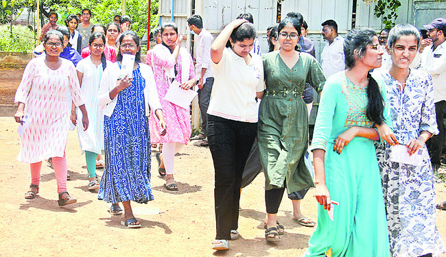 జేఈఈ మెయిన్స్ ప్రారంభం1
