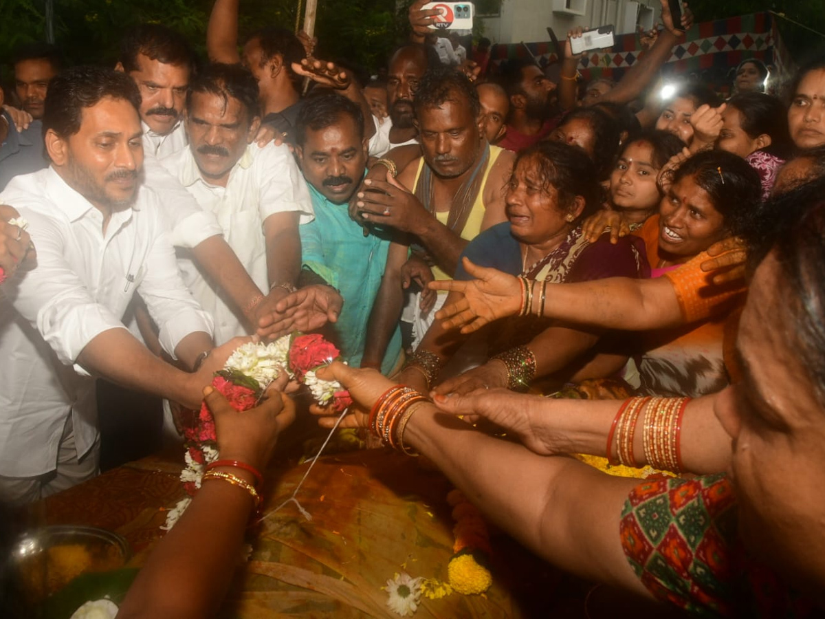 YS Jagan Visits Simhachalam Tragedy Victims Families Photos7