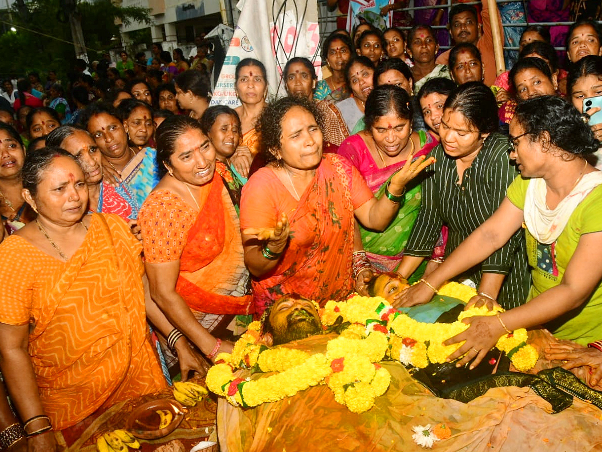 YS Jagan Visits Simhachalam Tragedy Victims Families Photos13
