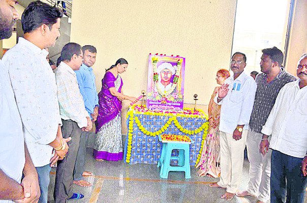 దొడ్డి కొమురయ్య  పోరాట స్ఫూర్తి ఆదర్శం2