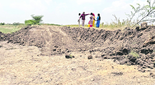 బరితెగించిన తెలుగు తమ్ముళ్లు 1