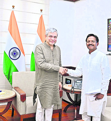 రెవెన్షా క్యాంపస్లో ఉద్రిక్తత 4