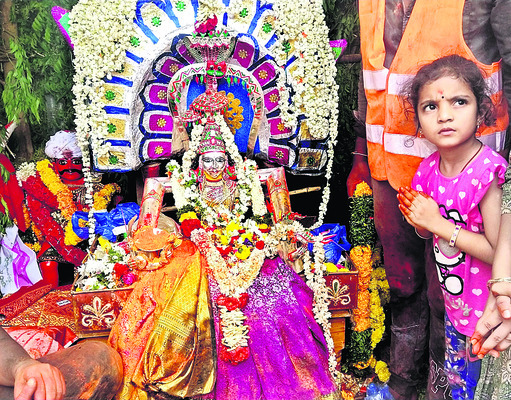జజ్జనకర జనారే.. జాతర భళారే..! 1