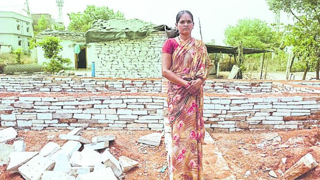 పునాదిపడని ‘ఇందిరమ్మ’ 2