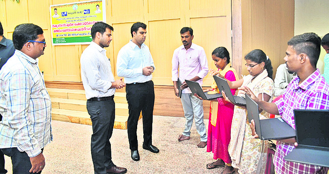 దివ్యాంగులు ఆత్మస్థైర్యంతో ముందుకు సాగాలి 1