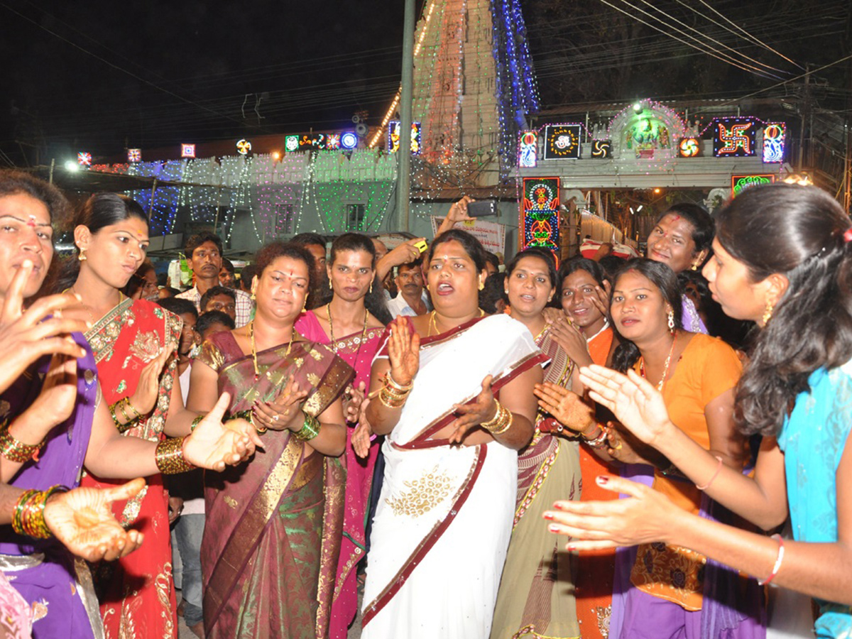 Transgenders Celebrating Sri Rama Navami At Vemulawada Photos15