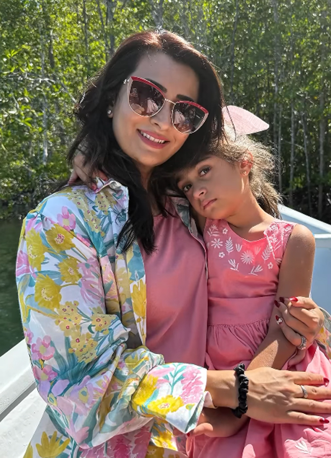 Hero Yash wife summer tour with family7