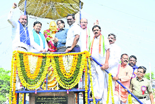 రాములోరి కల్యాణానికి పీసీసీ చీఫ్ మహేశ్ గౌడ్1