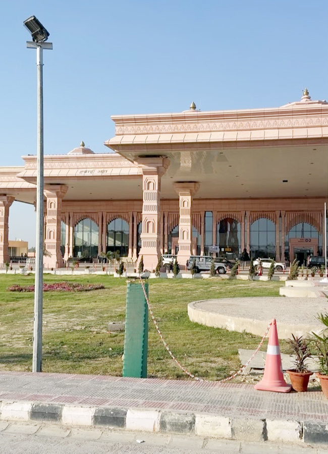 Lasya visited the shrine of Rama in Ayodhya on the festival day8