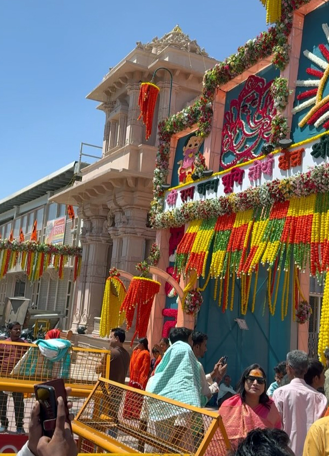 Lasya visited the shrine of Rama in Ayodhya on the festival day10