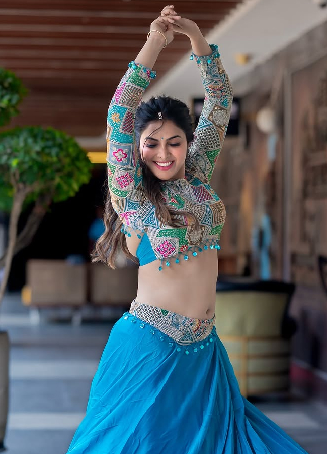 Biggboss actress divi latest stunning beautiful pictures 4