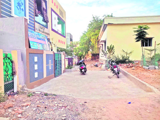 పాఠశాలల స్థలాలు కబ్జా 1