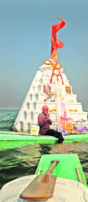ఆలయ శిఖరానికి పూజలు 1