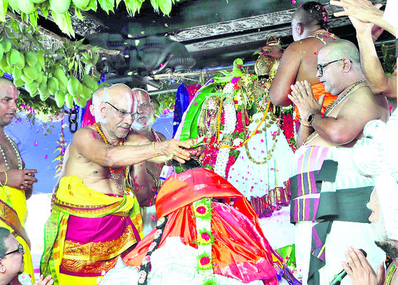 పులకించిన భక్త గిరి5