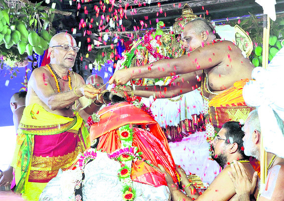 పులకించిన భక్త గిరి4