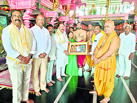 ఆదిత్యుని సన్నిధిలో మాజీ మంత్రి కొట్టు2