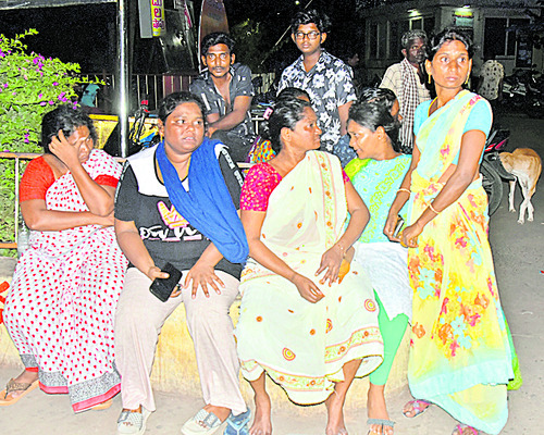 తల్లడిల్లిన తల్లిదండ్రులు 2