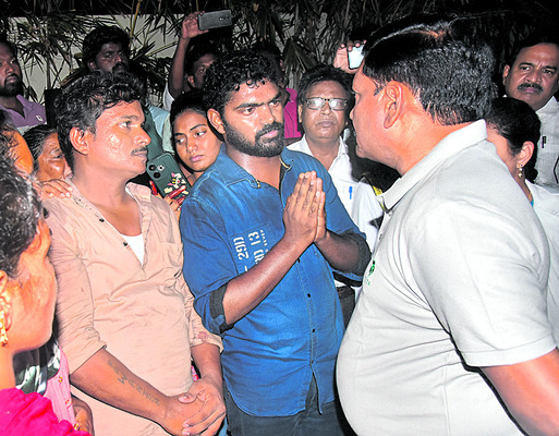తల్లడిల్లిన తల్లిదండ్రులు 1