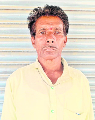 నడిచి వెళ్లాల్సిందే..
1