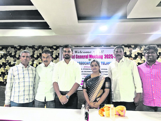 ఆలయ శిఖరానికి పూజలు 2