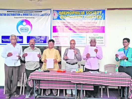 స్వీపర్లు, స్కావెంజర్లను కార్మికులుగా గుర్తించాలి
4