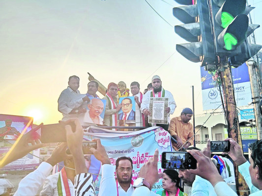 స్వీపర్లు, స్కావెంజర్లను కార్మికులుగా గుర్తించాలి
3