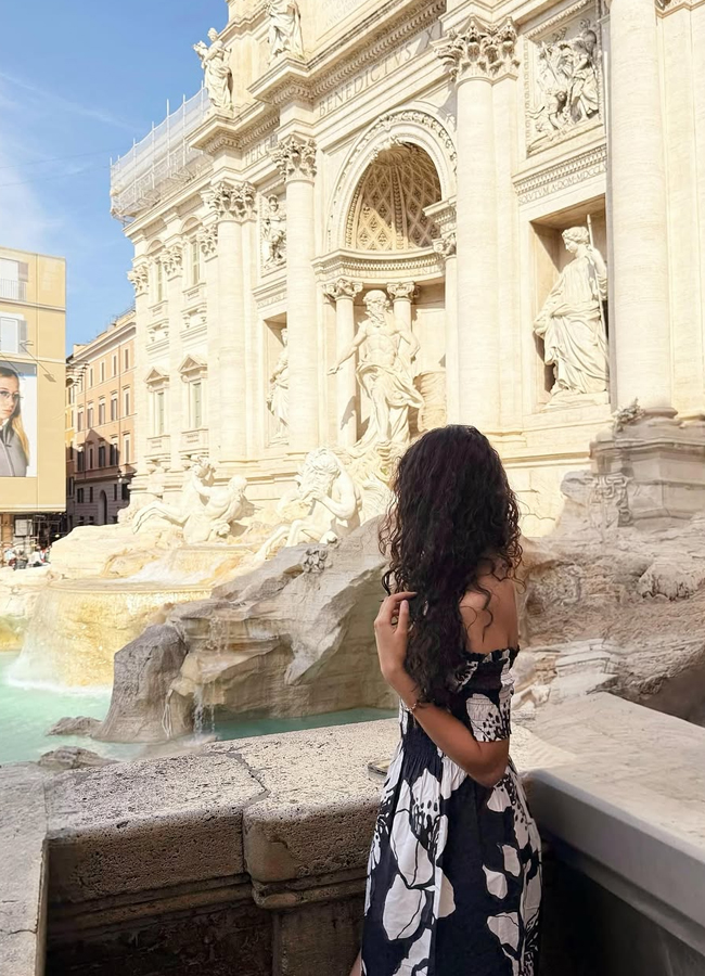 Namrata Shirodkar Rome Tour Along With Family3