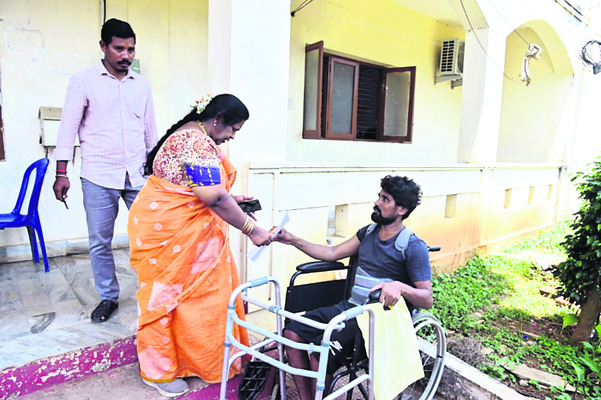 నిరసనలతో హోరెత్తిన కలెక్టరేట్ 2