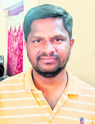 ● దరఖాస్తులకు నిరీక్షణ.. మీసేవ కేంద్రాల్లో పడిగాపులు ● 2