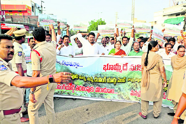 స్మార్ట్ సిటీ ప్రాజెక్టులపై కేంద్ర మంత్రి ఆరా
1