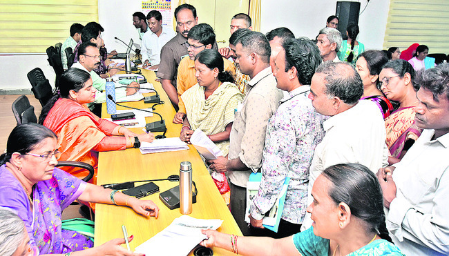 వినతులు వెంటనే పరిష్కరించండి1
