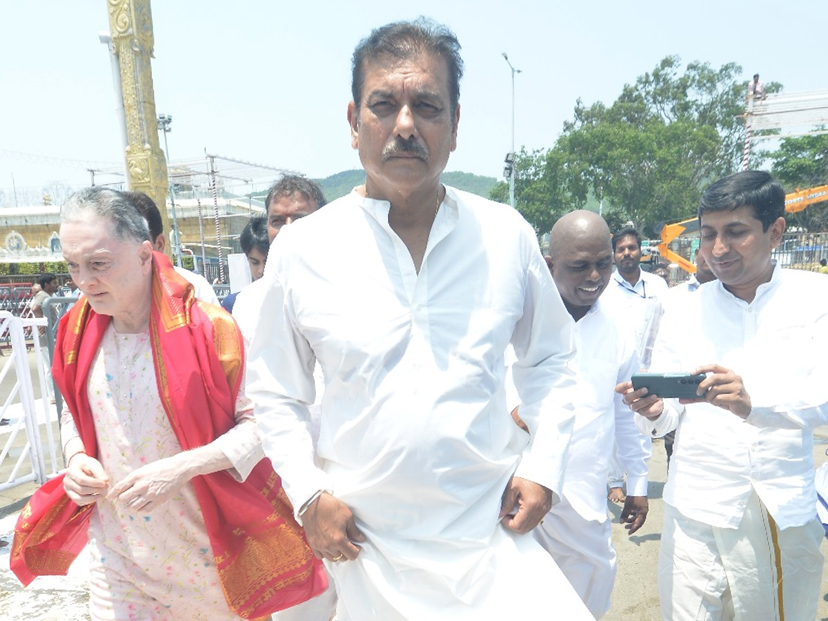 Ex Cricketer Ravi Shastri Visit Tirupati Temple Photos1