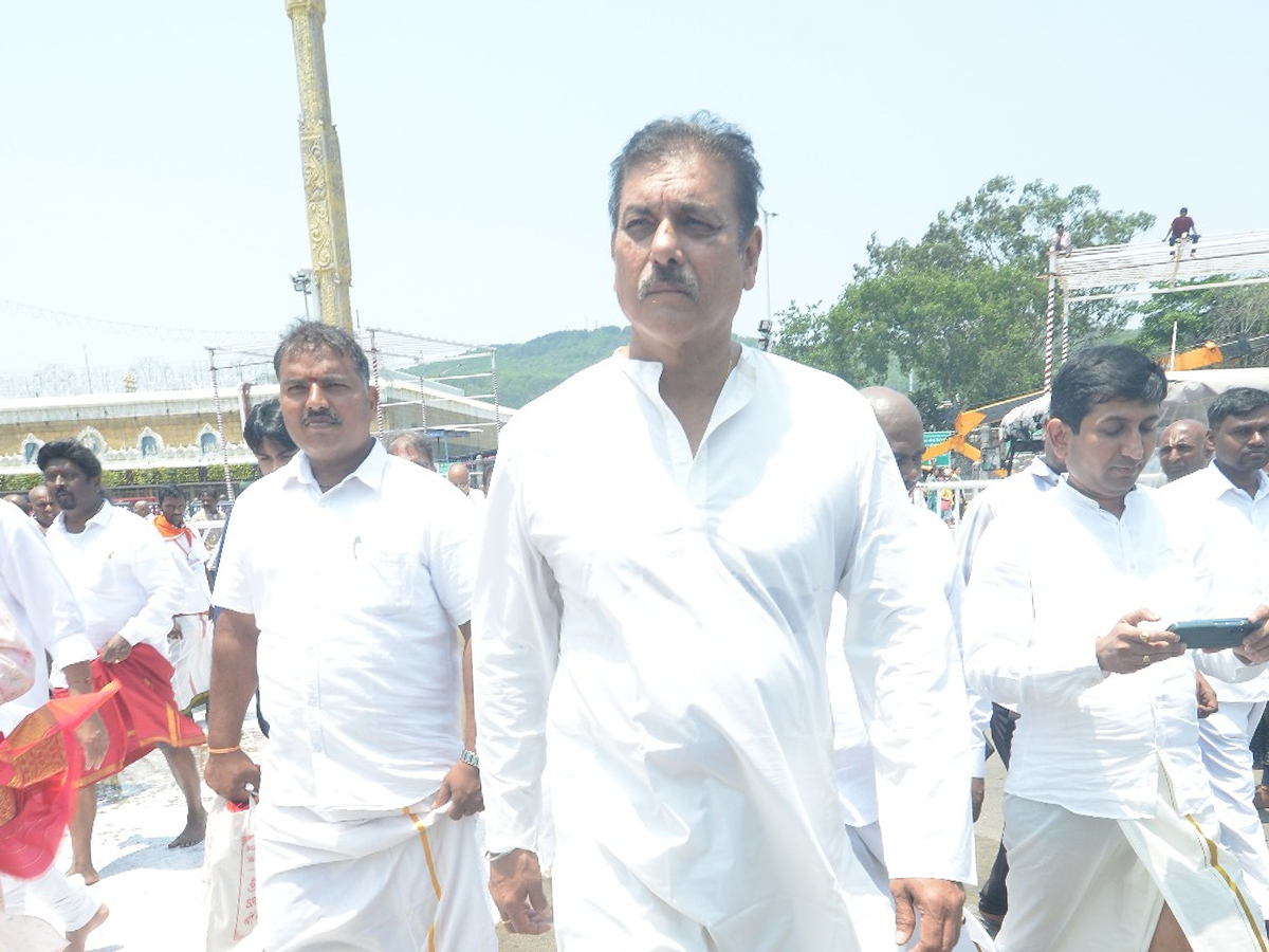 Ex Cricketer Ravi Shastri Visit Tirupati Temple Photos2