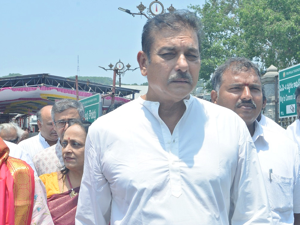 Ex Cricketer Ravi Shastri Visit Tirupati Temple Photos5