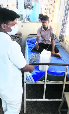 విద్యార్థులపై తేనెటీగల దాడి1