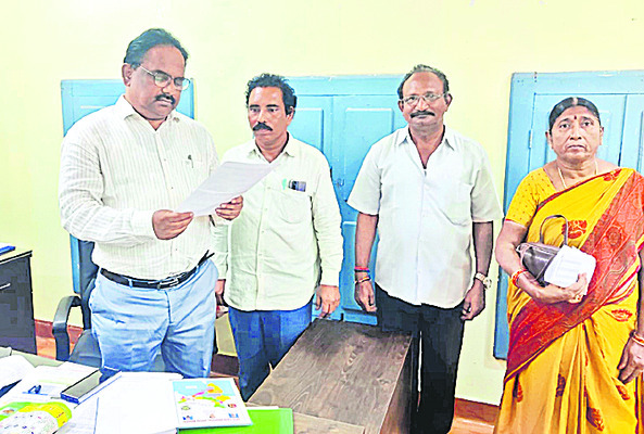 ఎయిడెడ్ ఉపాధ్యాయుల జీతాలు వెంటనే చెల్లించాలి 1