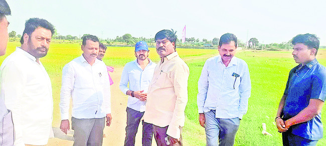బీఆర్ఎస్ రజతోత్సవ సభాస్థలి పరిశీలన
1