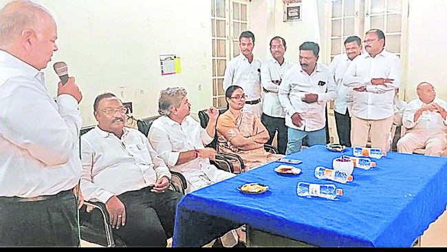 న్యాయమూర్తులకు ఘనంగా వీడ్కోలు 1