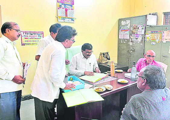 విధుల్లో నిర్లక్ష్యం  వహిస్తే చర్యలు   
1
